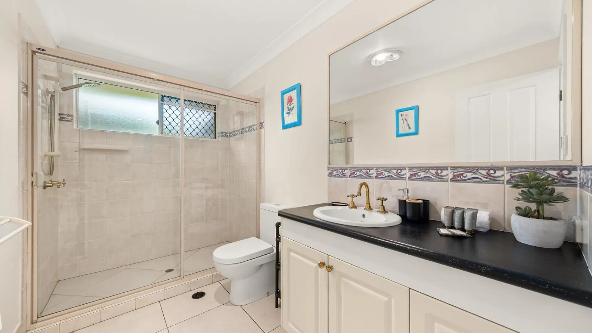 Quiet 4-Bed Getaway Close To Brisbane Airport Wellington Point Holiday home