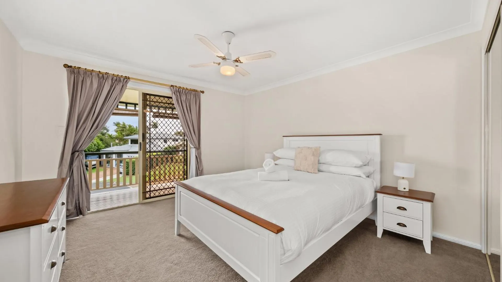 Quiet 4-Bed Getaway Close To Brisbane Airport Wellington Point Australia