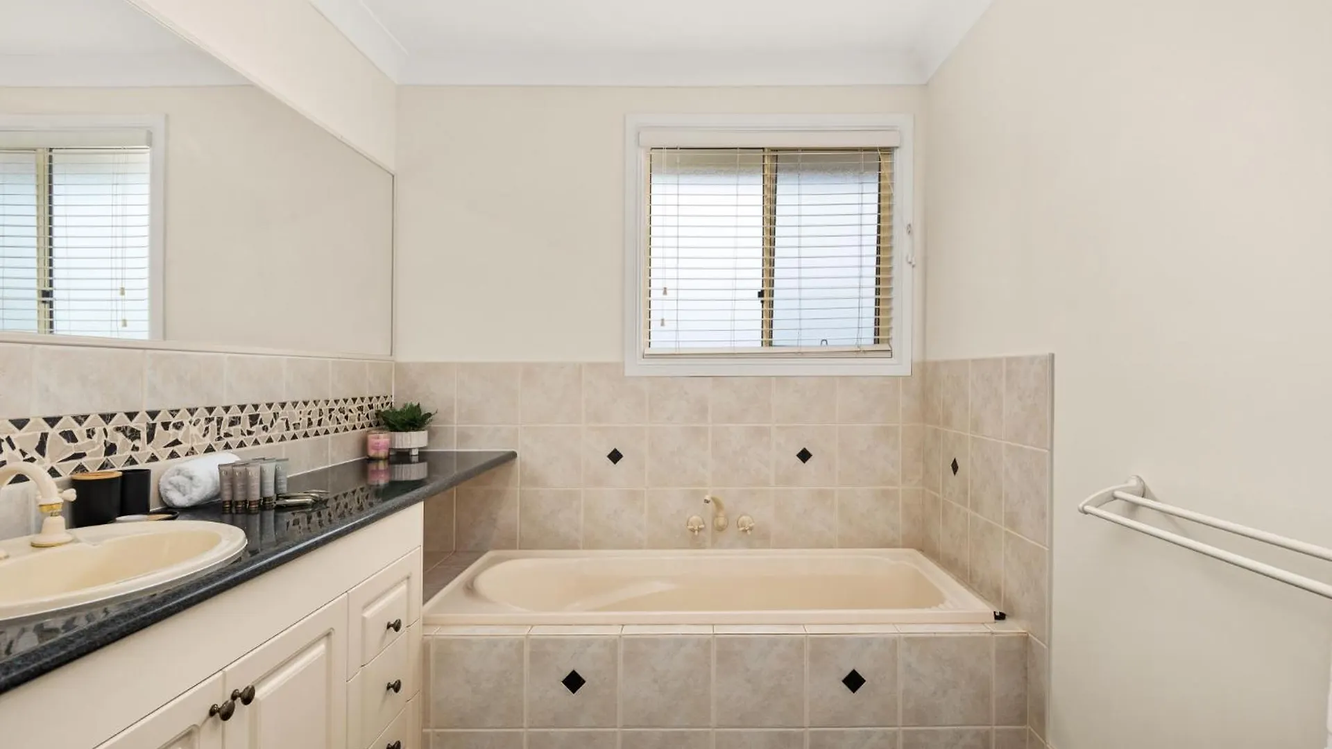 Holiday home Quiet 4-Bed Getaway Close To Brisbane Airport Wellington Point