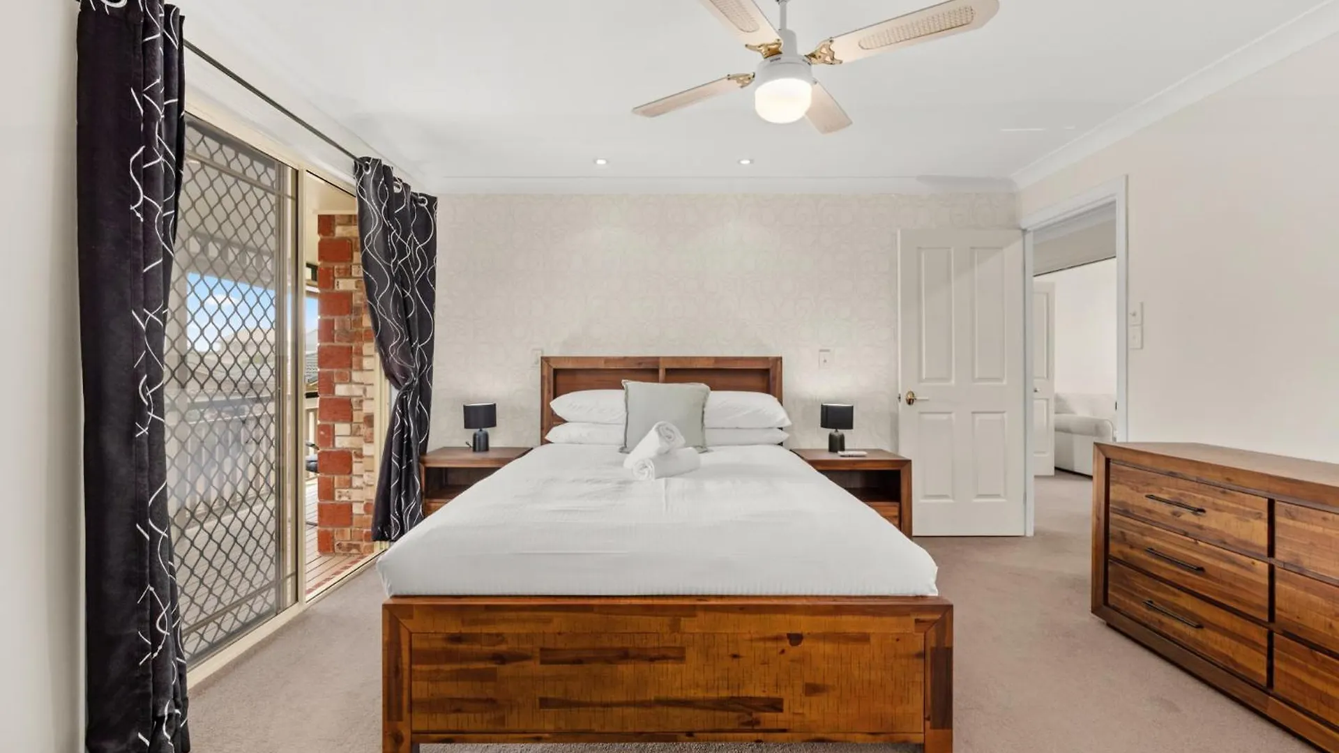 Quiet 4-Bed Getaway Close To Brisbane Airport Wellington Point