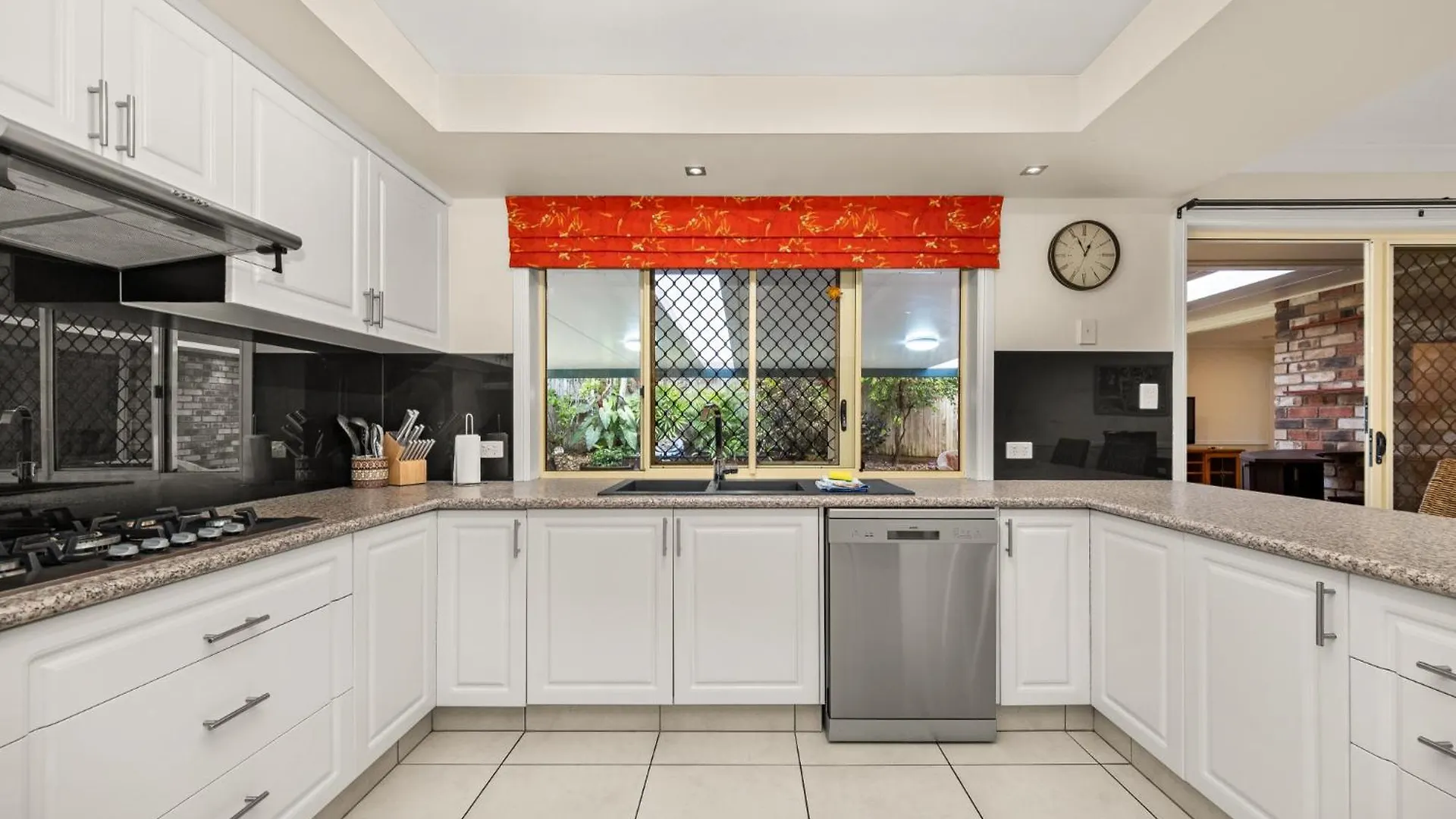 Quiet 4-Bed Getaway Close To Brisbane Airport Wellington Point 0*,