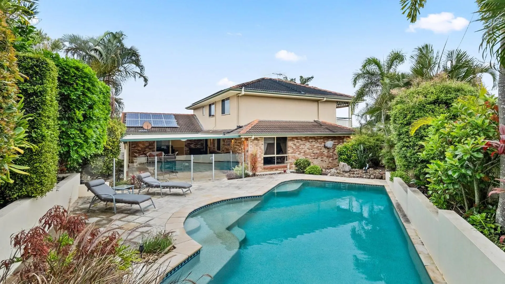 Quiet 4-Bed Getaway Close To Brisbane Airport contacts